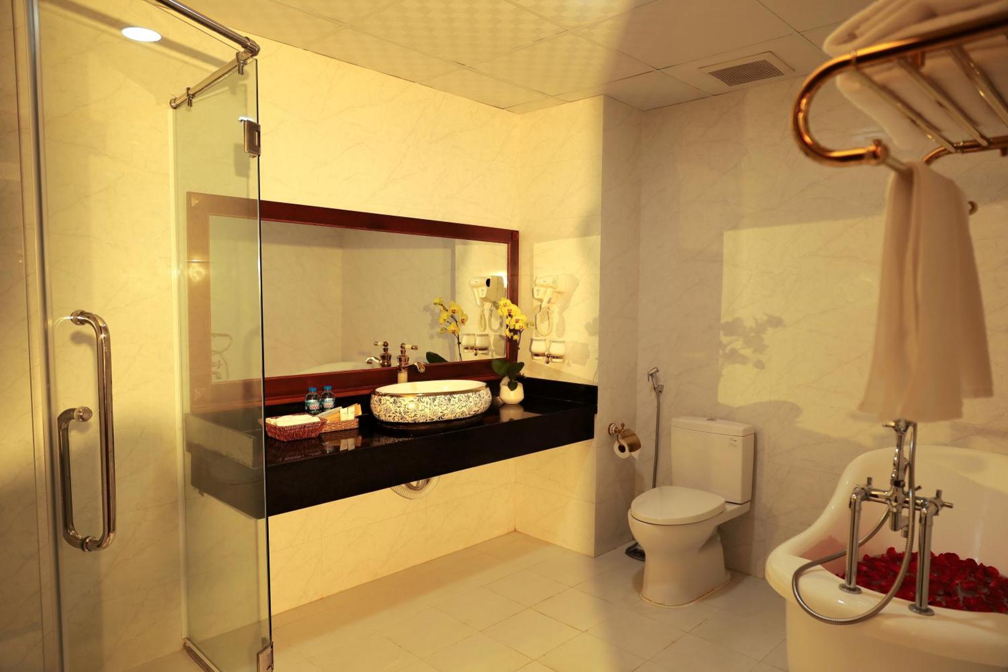 Pleiku & Em Hotel By Gia Lai Tourist Exterior foto